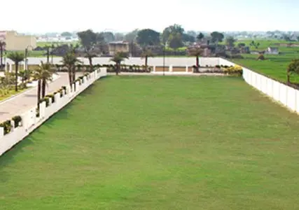 Plots in Golf Course Road